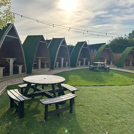 Black Bull Retreat, Barmston With Private Hot Tubs Driffield Zewnętrze zdjęcie